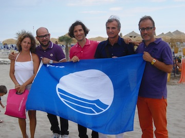 Giulianova consegna bandiere blu