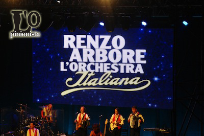 Renzo Arbore e l’Orchestra Italiana incantano Pescara