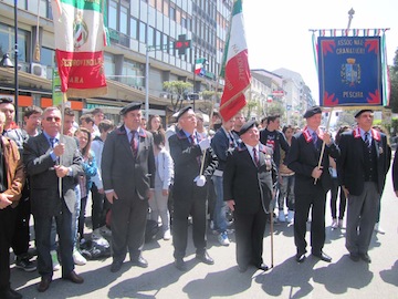 Albore Mascia su lapide muro dei bombardamenti01