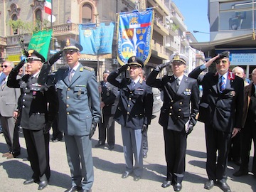 Albore Mascia su lapide muro dei bombardamenti04