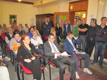 Albore Mascia con i residenti piazza Santa Caterina01