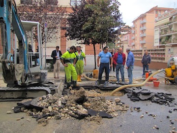 rottura odierna della condotta Aca in via Venezia04