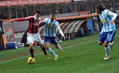 Milan-Pescara 4-1 azione di Weiss con De Sciglio