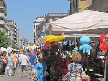 Fiera in via Nicola Fabrizi02