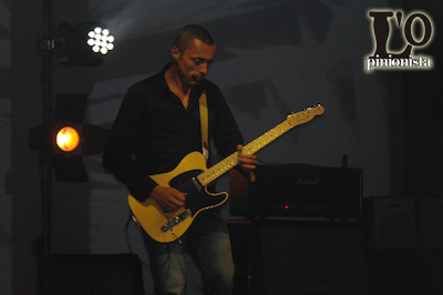 Alex-Britti-alla-chitarra