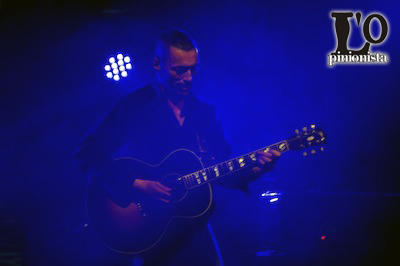 Britti-Chitarra-Voce-e-Piede