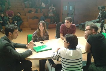 Listening to You(th) FOTO