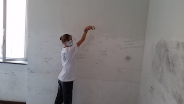 Studentessa del serale al lavoro