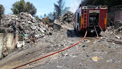 Incendio discarica Chieti interventi