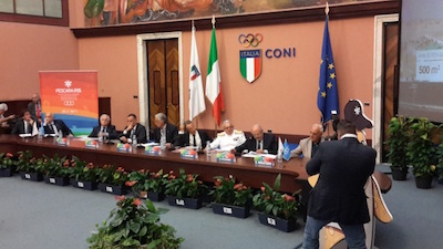 conferenza giochi mediterraneo su spiaggia