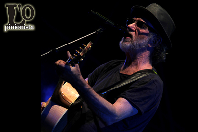 de-gregori-alla-chitarra