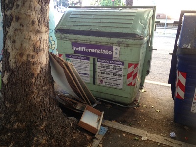 foto rifiuti via del Concilio-via Firenze2