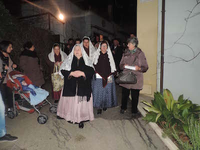 foto donne in abito tradizionale