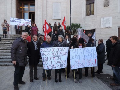foto protesta in piazza Italia