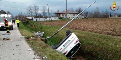 Incidente auto ribaltata