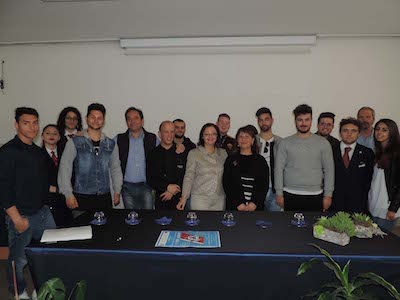 Foto gruppo studenti Alberghiero con interprete Tiziana Irti