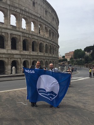 FOSSACESIA CONQUISTA LA BANDIERA BLU
