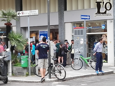 Pescara Calcio primi tifosi in fila per acquistare i biglietti della finale