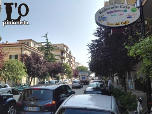 auto-in-colonna-in-via-Muzii