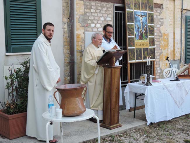 foto-santa-messa-nellaia