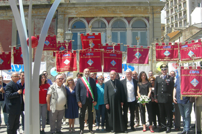 sindaco, arcivescovo Forte, arch. Di Luzio e labari Avis provincia di Chieti