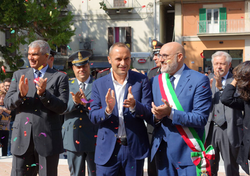 inaugurata-scuola-al-tricalle-con-ministro-costa