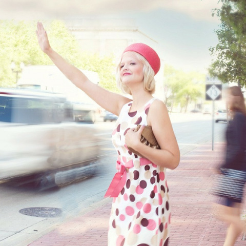 pretty-woman-traffic-young-vintage