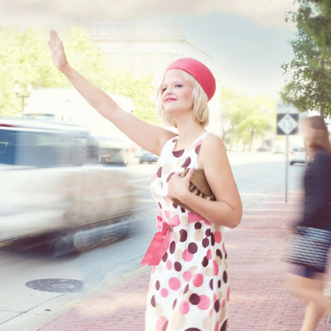 pretty-woman-traffic-young-vintage