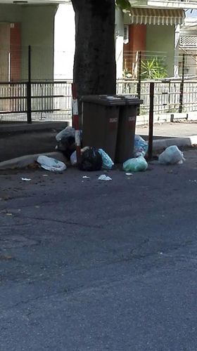 rifiuti-via-papa-giovanni