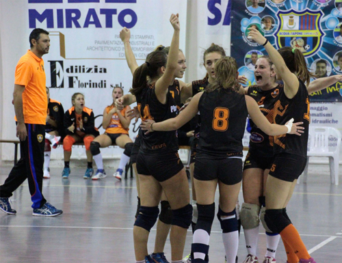 volley-citta-santangelo-castelnuovo-1-3-esultanza