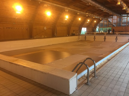 vasca-svuotata-della-piscina-comunale