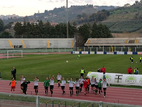 femminile-chieti-fa-festa-a-fine-partita