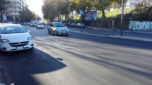 via-de-gasperi-senza-striscie-pedonali