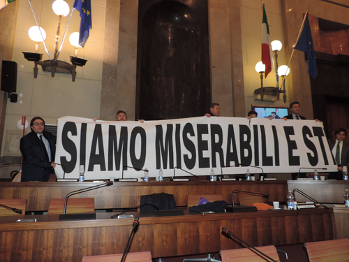striscione siamo miserabili e st