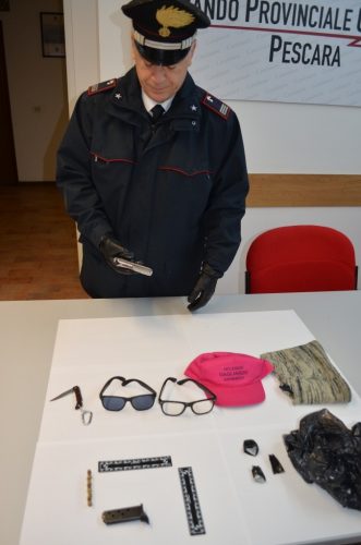 Tentata rapina e porto di pistola clandestina, arrestati due pregiudicati pescaresi