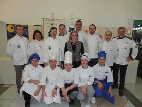 Foto di gruppo con chef e concorrenti