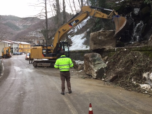 SS80 Anas- rimozione massi franati