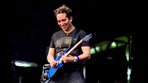 Neil Zaza saràin concerto mercoledì 29 marzo al Grand Canyon di Pescara Foto Neil Zaza