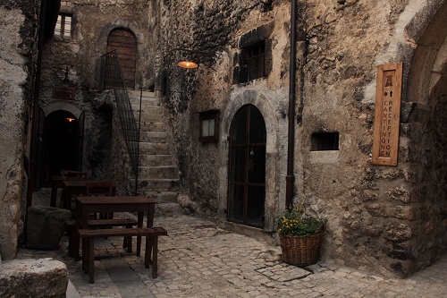 Santo Stefano di Sessanio Il Cantinone_est