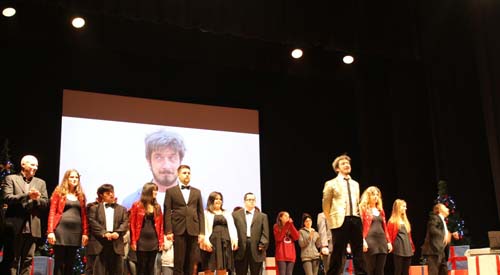 Un grande abbraccio, saluti finali