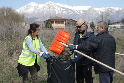 volontari giornata ecologica ad Avezzano
