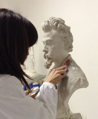 Attività di restauro sull'autoritratto di Pagliaccetti