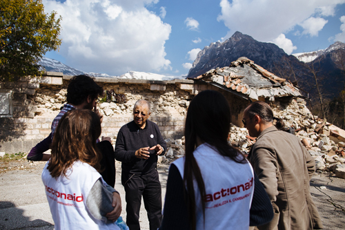 Blakely-al-cimitero-monumentale-di-Ussita