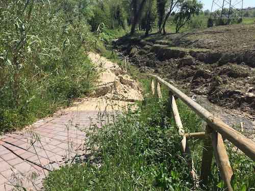 Foto crollo ponte ciclopedonale Pescara