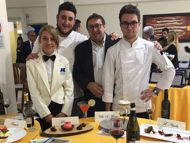 Foto studenti e docente premiati