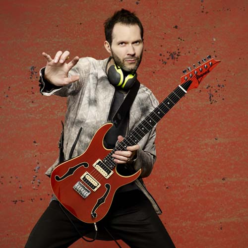 Paul_Gilbert_photo_Larry_DiMarzio_2