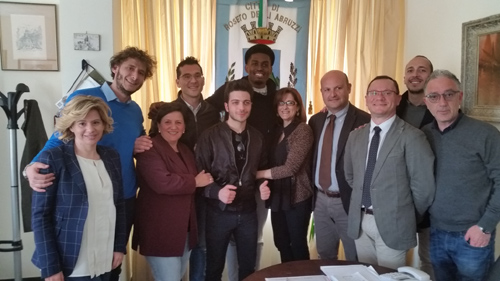 Roseto, Gianluca Ginoble in visita al comune. Incontro con Brandon Sherrod