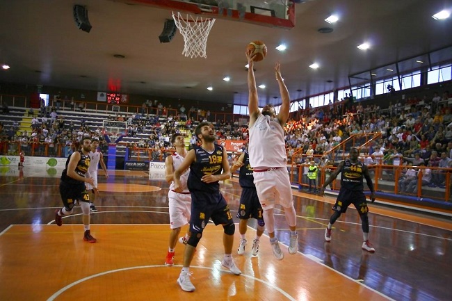 Amatori Pescara- Poderosa Montegranaro 77-78