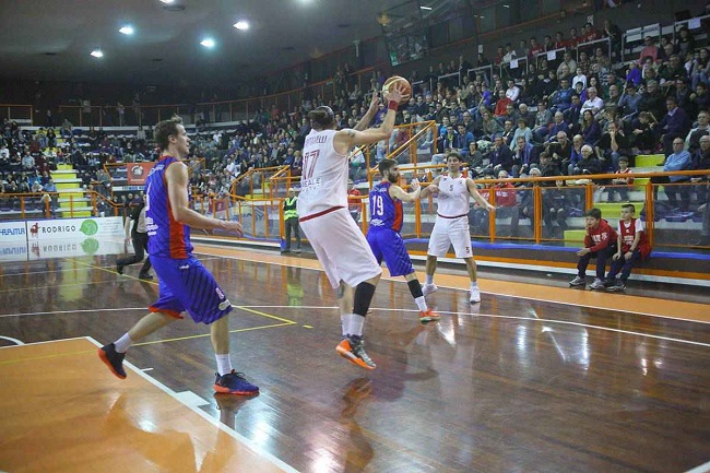 Basket, Amatori Pescara-Montegranaro