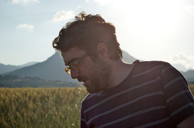 Gaetano Carboni, presidente del Consorzio, in un campo di grano d'altura